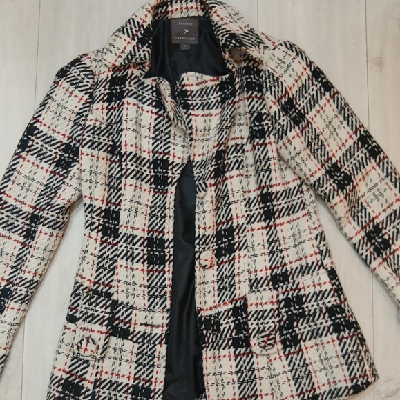 Unique coat - Picture 1 of 8